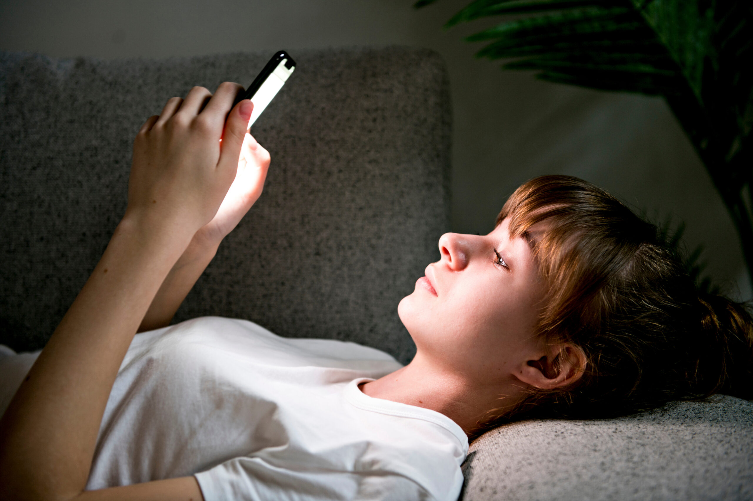 kids-addicted-to-phones